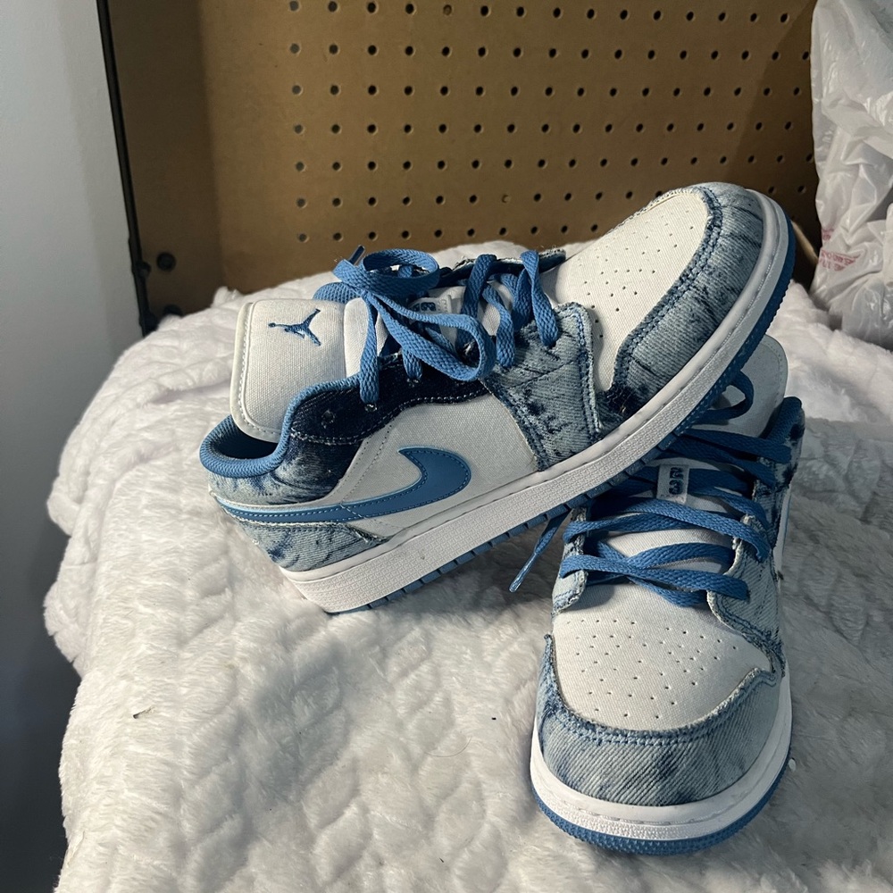 Jordan 1’  - Air Jordan 1 SE Low Washed Denim Size 6.5 Youth